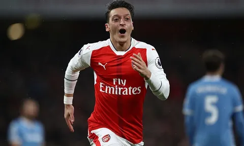 HLV Wenger tiết lộ niềm mong mỏi với Oezil