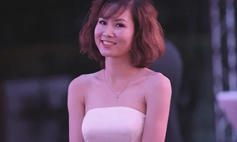 Hoa khôi Ngọc Châm lột xác với váy xẻ sexy