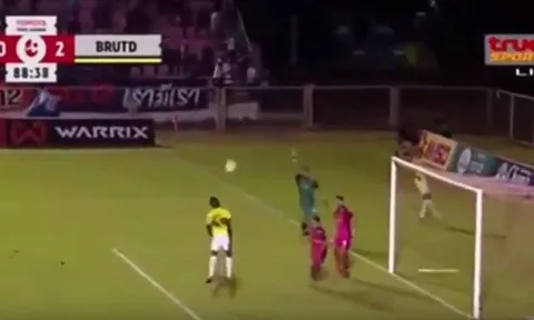Hoàng Vũ Samson bỏ lỡ khó tin ở giải Thai League