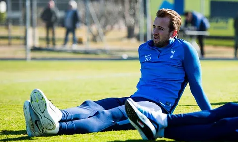 Học theo Man Utd, Tottenham tranh thủ 'đổi gió'
