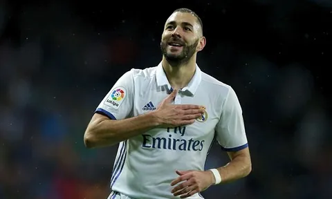 'Hồi sinh', Benzema nhận quà từ Real