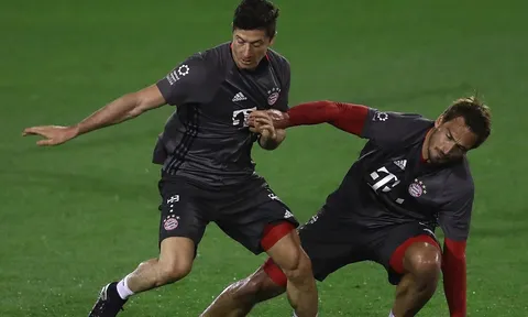"Hục hặc" Hummels, Lewandowski bắt đầu làm loạn ở Bayern?