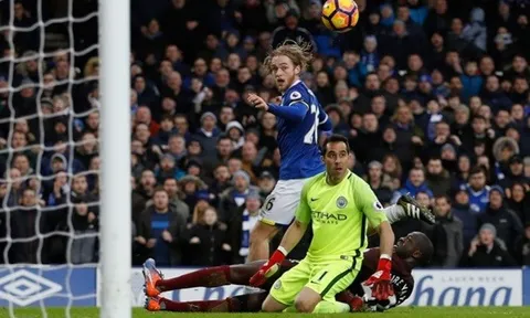 Hung thần Tom Davies của Man City đêm qua, anh là ai?