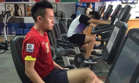 Huy Toàn trở lại tập gym sau chấn thương gãy tay