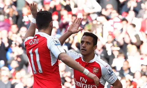 Huyền thoại khuyên Arsenal giữ Sanchez thay vì Oezil