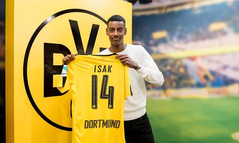 'Ibra mới' Alexander Isak rạng ngời trong áo đấu Dortmund