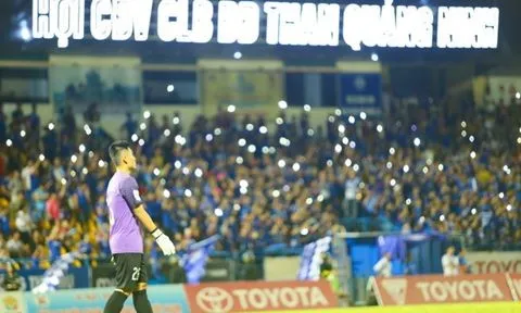 AFC tước quyền đá sân nhà của 2 đội bóng Việt Nam