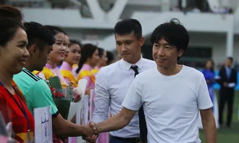 Chùm ảnh: Công Vinh - Miura "đỏ mắt" tuyển quân ở sân chơi sinh viên