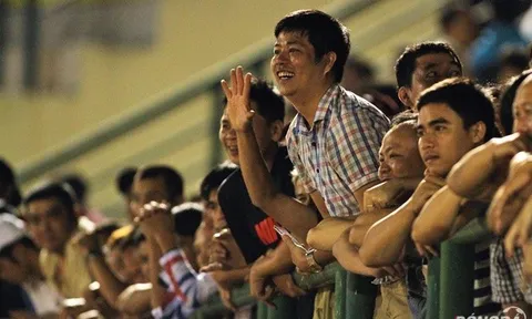 Khán giả Bình Dương "vượt rào" chúc mừng chiến thắng của HAGL