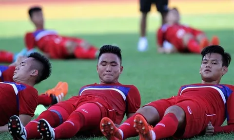 U20 Việt Nam vã mồ hôi trong buổi tập đầu tiên ở Nha Trang