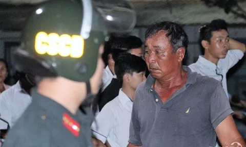 Khán giả Long An "quây" trọng tài FIFA Võ Minh Trí