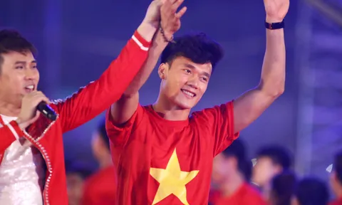 Bùi Tiến Dũng không ngại ngùng chia sẻ ba mẹ tôi làm nghề nông