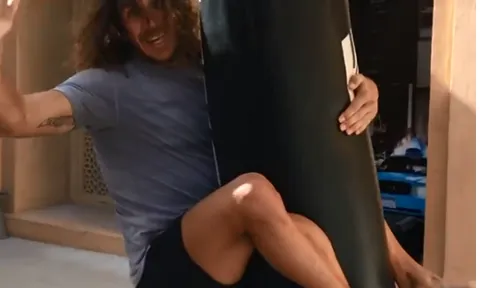 Luyện võ, Puyol tranh thủ hóa Tarzan