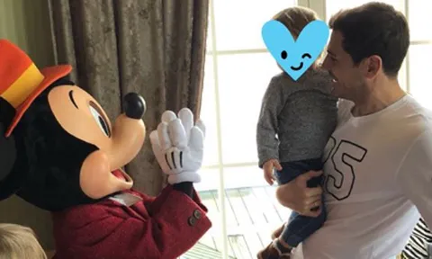 Casillas trở về tuổi thơ tại Disneyland