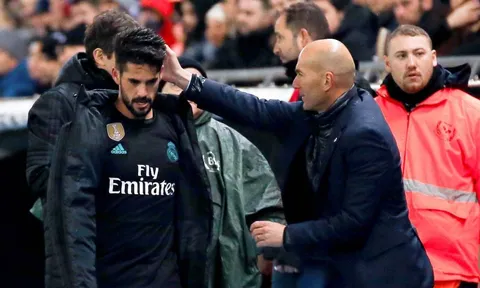 Tỏ thái độ với Zidane, Isco bị Ramos chửi thẳng mặt