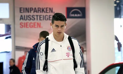 James Rodriguez hút hồn phái nữ trên đường đến sân thi đấu