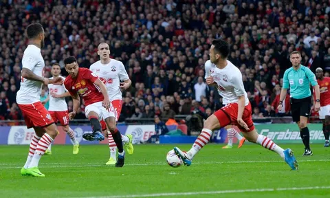 Jesse Lingard lại 'mắn bàn' ở Wembley