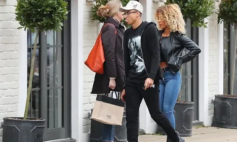 Jesse Lingard tình tứ cùng bạn gái siêu mẫu