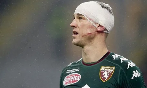 Joe Hart đổ máu vì bị gầm giày cào lên đầu