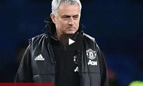Jose Mourinho đã làm gì trong trận đấu với Chelsea?