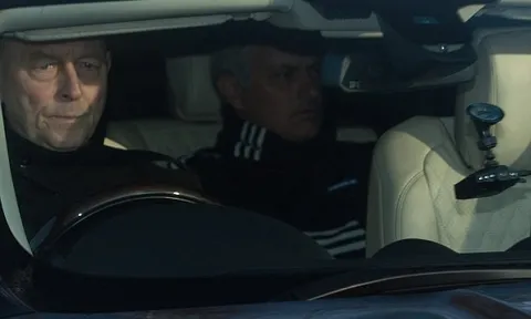 Jose Mourinho và Paul Pogba đầy tâm trạng hậu đại chiến