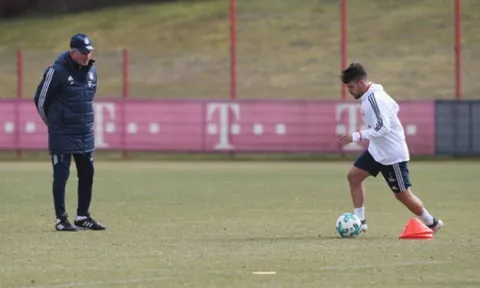 Juan Bernat được Jupp Heynckes uốn nắn từng chút một