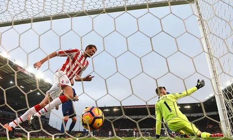 Juan Mata đá phản lưới nhà (Stoke City vs Manchester United)