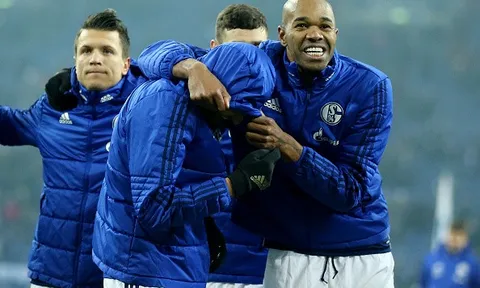 Juventus giúp Schalke chiếm ngôi Dortmund