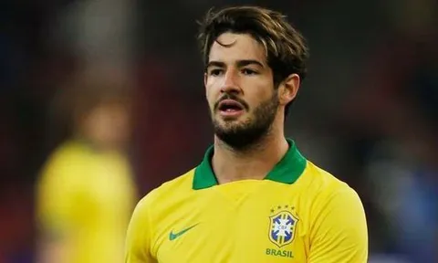 Kể công tại Trung Quốc, Pato mơ về World Cup