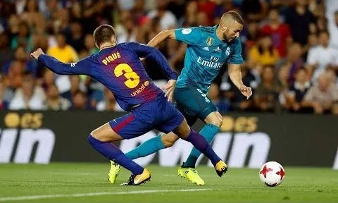 Khả năng rê dắt bóng ấn tượng của Karim Benzema