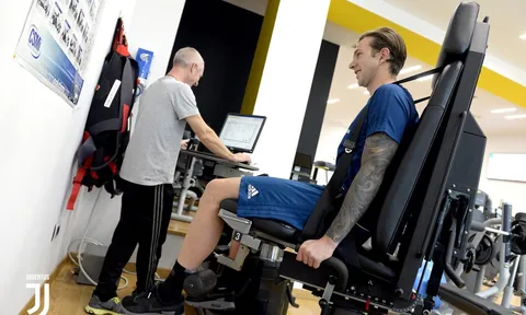Khám xét kỹ càng, Juve tự tin soán ngôi Napoli
