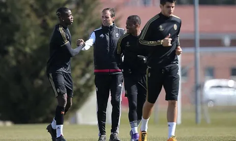 Khi Allegri và Pogba thử tài nhau trên sân tập
