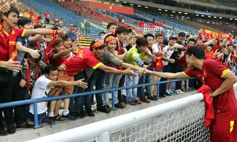 Khi CĐV sáng giá hơn cả cầu thủ
