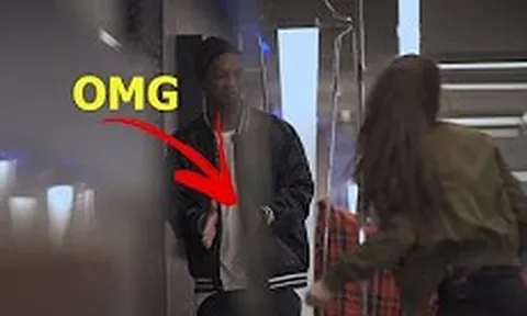Khi Ronaldinho 'chết đứng' vì một cô gái