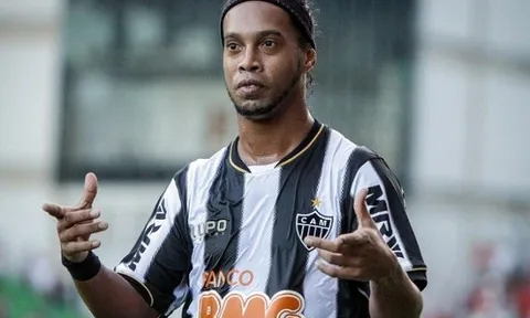 Khi Ronaldinho đối đấu với Neymar lần đầu tiên