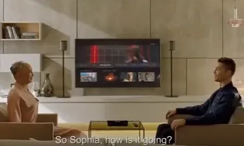 Khi Ronaldo được phỏng vấn bởi nàng robot - Sophia