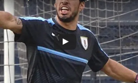 Khi Ronaldo, Suarez,... trở thành thủ môn