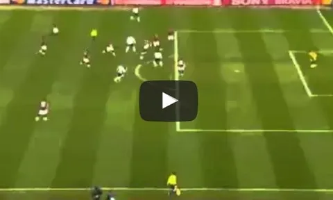 Khoảnh khắc Cristiano Ronaldo ghi bàn rồi nằm gục đau đớn