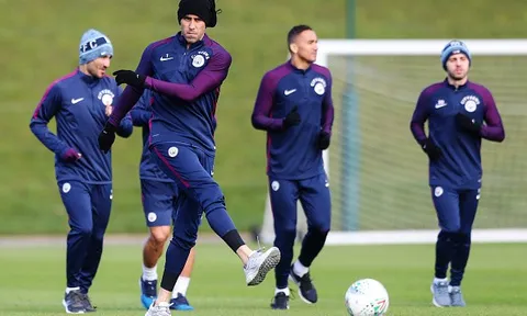 Không khí sân tập Man City sau thất bại trước Wigan