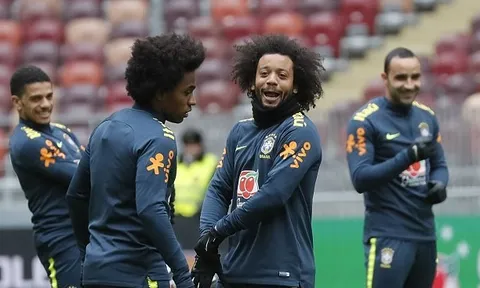 Không Neymar, sân tập Brazil vẫn tràn ngập tiếng cười
