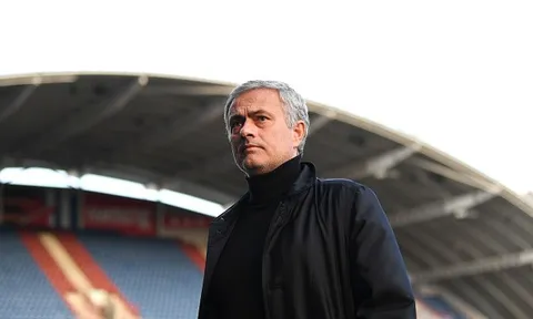Không Rashford, Pogba, Mourinho âu lo đặt chân đến sân Huddersfield