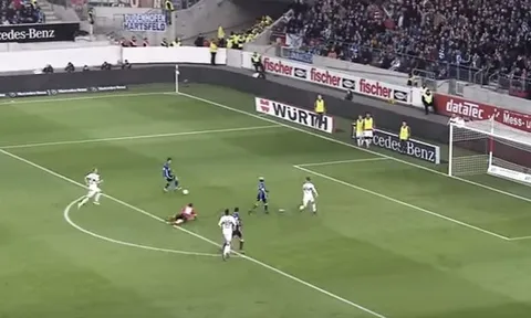 Khung thành rộng mở, nhưng sao Schalke lại hóa 'Torres'