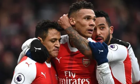 Kieran Gibbs may mắn thoát thẻ đỏ trước Hull