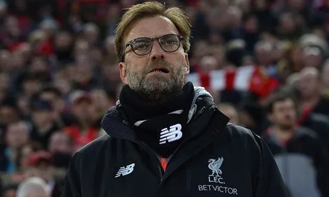 Klopp hào hứng kể cho Conte nghe tình hình ở Liverpool