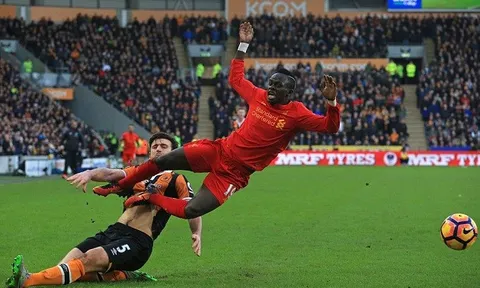 Klopp không hiểu chuyện gì đang xảy ra với Liverpool