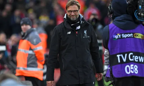Klopp ví von hài hước về cuộc đua Ngoại hạng Anh