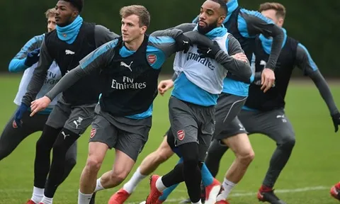 Lacazette khiến các đồng đội mệt nhoài trên sân tập