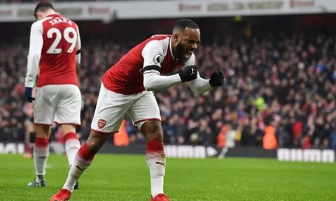 Lacazette mừng hết lớn khi giải được vận đen
