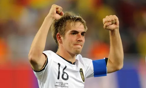 Lahm, Iniesta và những danh thủ nói KHÔNG với thẻ đỏ