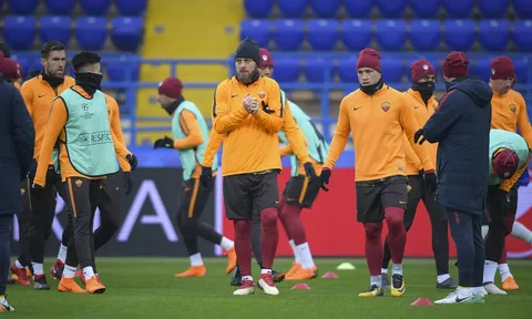 Lạnh cóng tại Ukraine, cửa nào cho Roma?